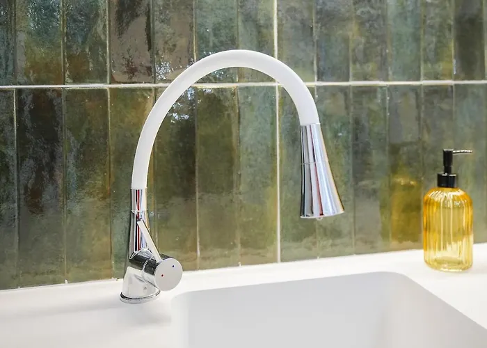 בית נופש Tiny Historic Quarter By Promenade Pier *