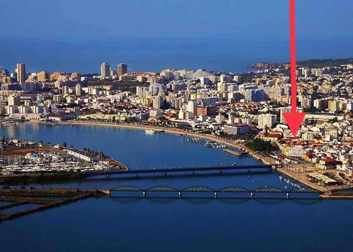 Tiny Historic Quarter By Promenade Pier