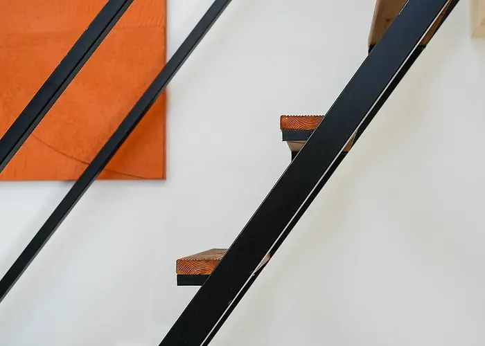 Tiny Historic Quarter By Promenade Pier