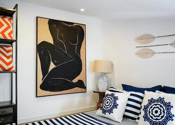 Tiny Historic Quarter By Promenade Pier